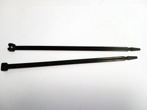 Kablovska vezica sa metalnim jezikom 223x7 mm UV